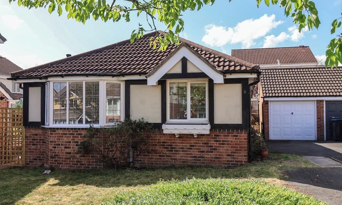 Harrogate Cottage | PEBBLE ROCK, pet friendly, character holiday cottage in Harrogate