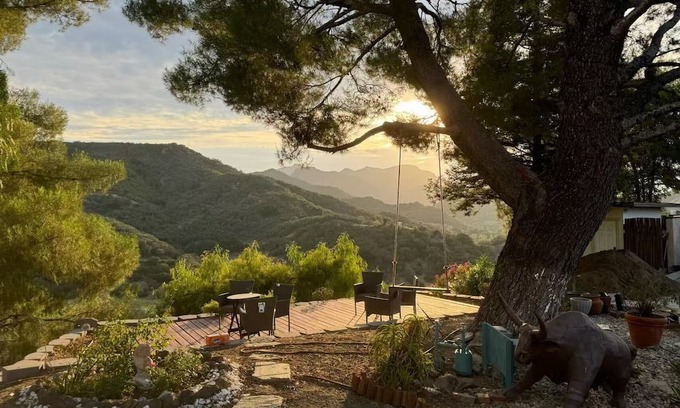 Thousand Oaks House | 808 Retreat -A Tranquil Oasis