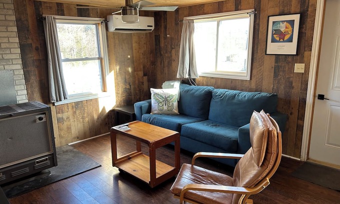 Five Islands Cottage | Private Cozy Acreage in nature (pets welcome)