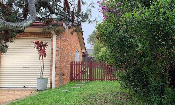 Mount Colah House | Chic Modern Getaway with Stunning garden view Granny Flat in MC 2079