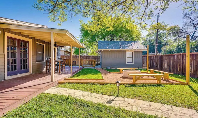 Terrell Heights House | Enchanting 4-bedroom house with Pool, Theater, Firepit and Games. Pet Friendly.