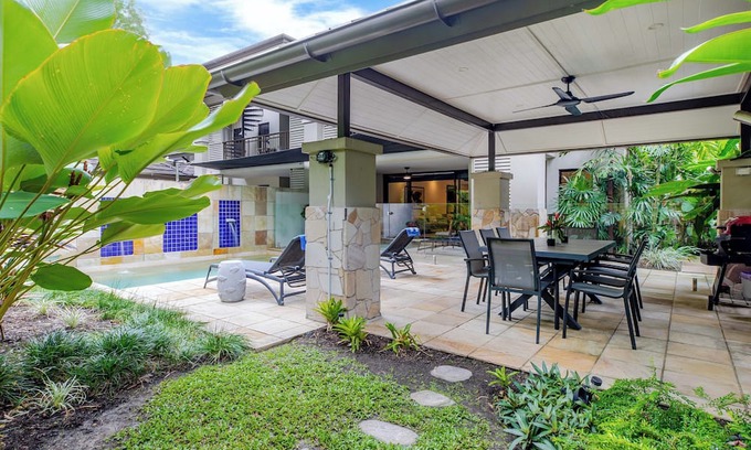 Craiglie Apartment | Luxurious tropical 2 bedroom apartment in 5 star resort