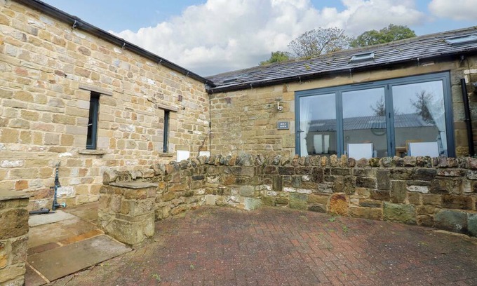 Lofthouse Cottage | THE HOLT BARN, pet friendly, with a garden in Kirkby Malzeard