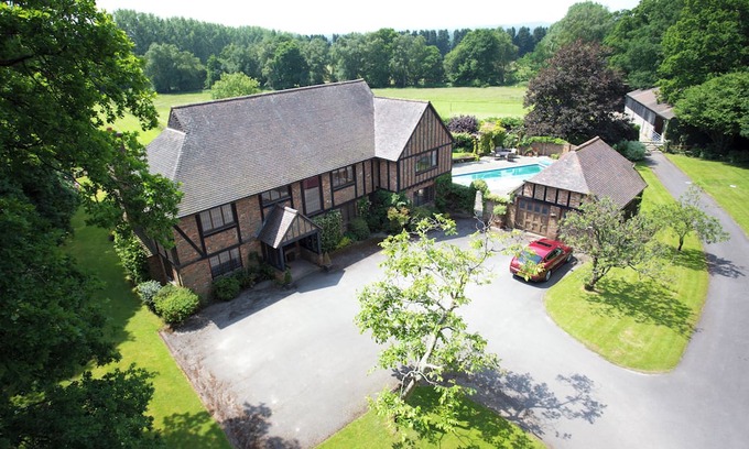 Liphook House | Countryside Manor House with Pool and Rural Views