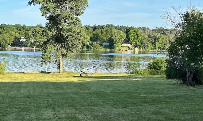 Greater Napanee Cottage | Tranquil Lakefront Cottage