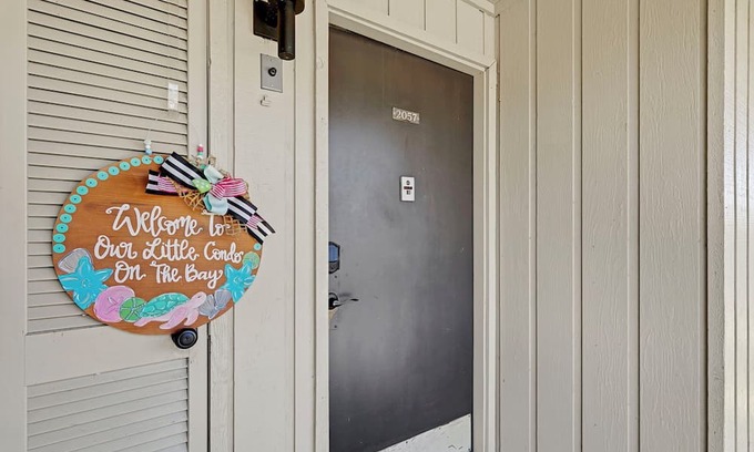 Daphne Condo | Little Condo By The Bay