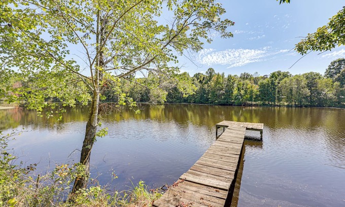 Farmville House | Waterfront Home w/Deck & Yard, 4 Mi to Farmville!