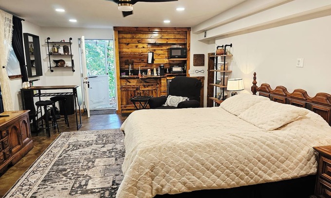 West Milton House | Luxe Studio Apartment in the Burbs w/wooded lot