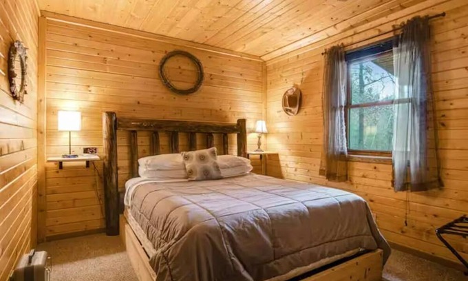 New Lisbon Cabin | Charming Cabin 2 out of 7