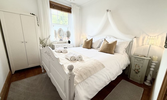 New Forest District Apartment | Roof Garden @ No.60 High Street