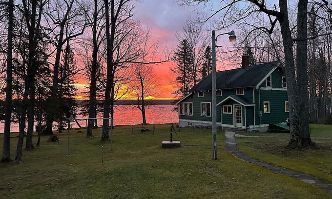 Marenisco Cabin | Cabin Creek on the western banks of Lake Gogebic