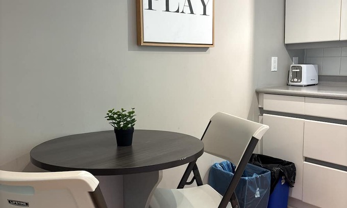 Willowdale Villa | Yonge 5B2B 5mins to North York Central Station W Parking