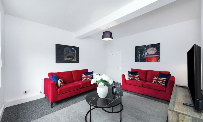 Southwell Apartment | Southwell 3-Bed | Near Racecourse, Minster & Trails