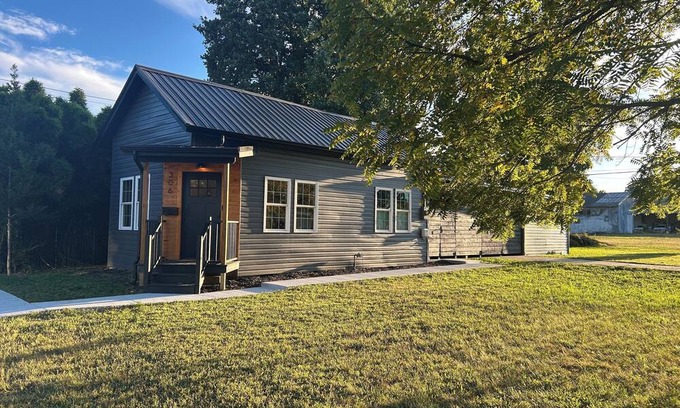 Scottsburg House | Cozy Tiny House in Scottsburg