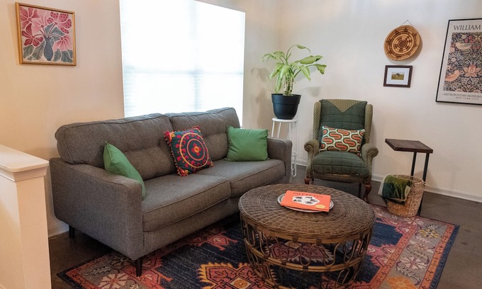 Waldorf House | Cozy 3-bedroom house with Character in Waldorf