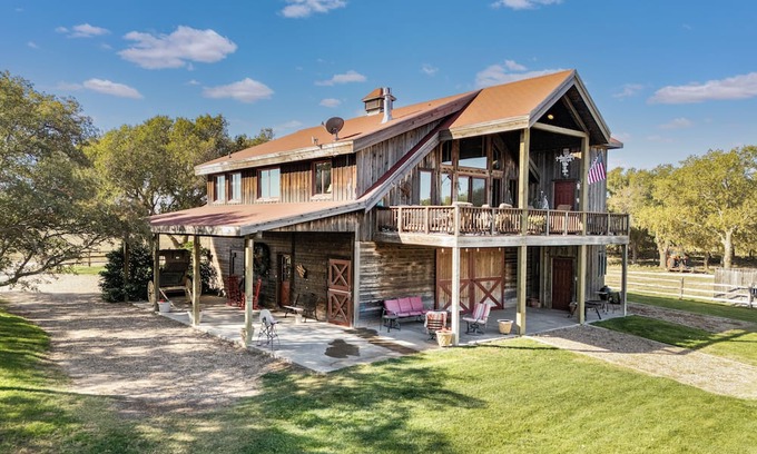 Mobeetie House | The Barn at Quail Creek Ranch - 2 Bedroom Peaceful Ranch Retreat