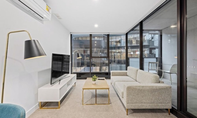 Phillip Apartment | Woden Comfortable 1-Bedroom Apartment with Parking