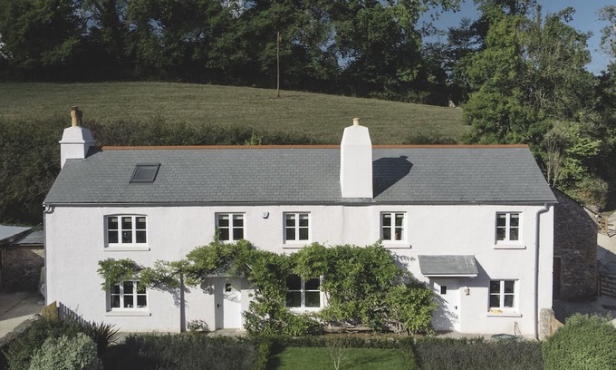 Stoke Gabriel Cottage | LOWER WELL FARM HOUSE, pet friendly, with open fire in Stoke Gabriel