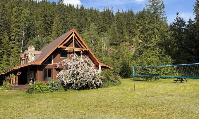 Revelstoke House | Ski chalet on acreage close to RMR. Pet friendly!