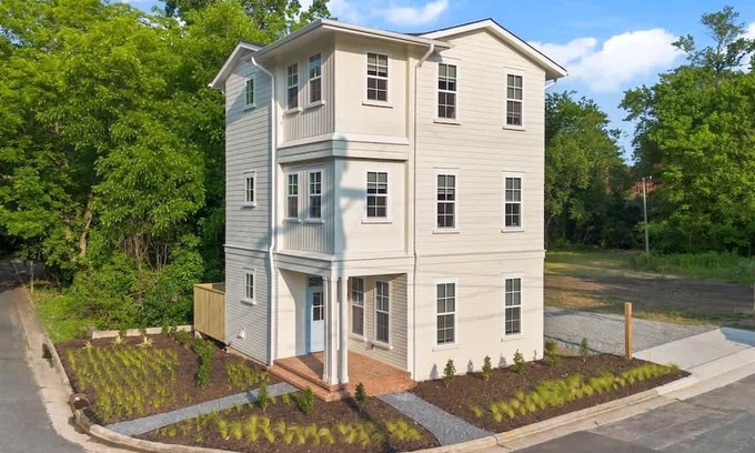 Durham House | 8BR Urban Retreat w/Deck, Near Downtown Durham