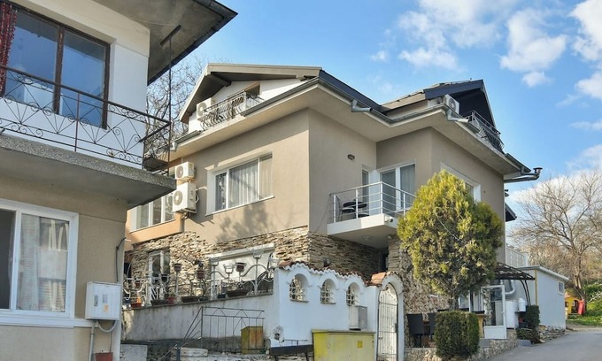 Balchik House | Studio "The waterfall"