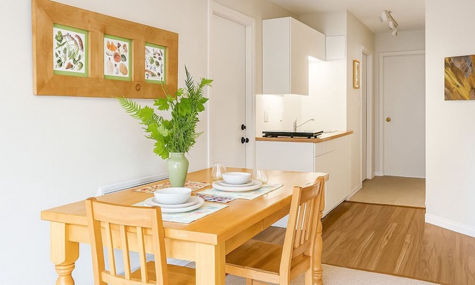 Brentwood Bay House | Arbutus and Fir Retreat. Priced for long stays. Pet-friendly!