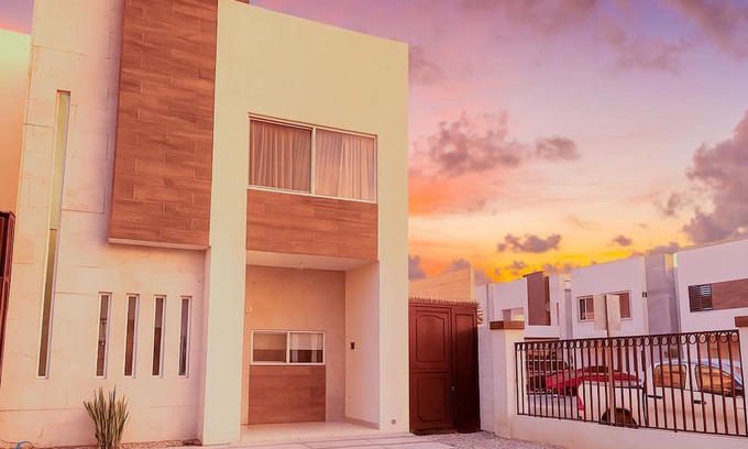 Hermosillo House | Sunset House in private property w/Alberca; 5 min Airport and Consulate