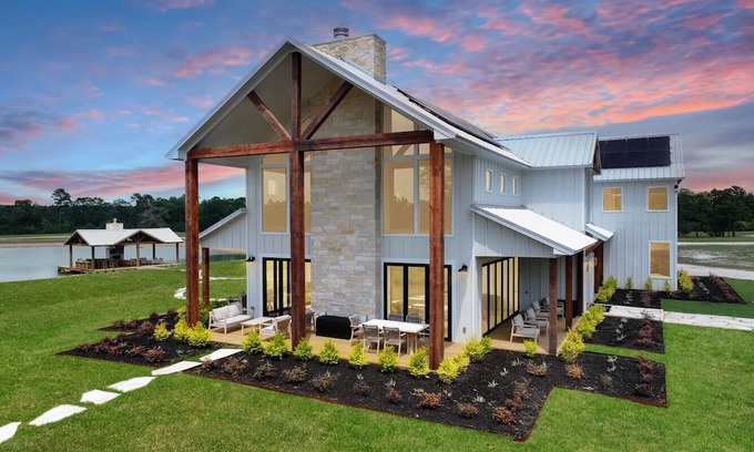 Grimes County Resort | Nature, Comfort, Elegance: 162 Acre Ranch-Resort