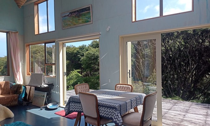 Great Barrier Island Apartment | Iona Studio, Great Barrier Island. Close to Airport, Shops, Beaches, Hot Pools