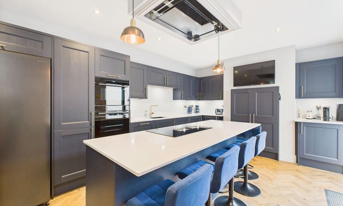 Redcar House | Host & Stay | Bellevue Luxe