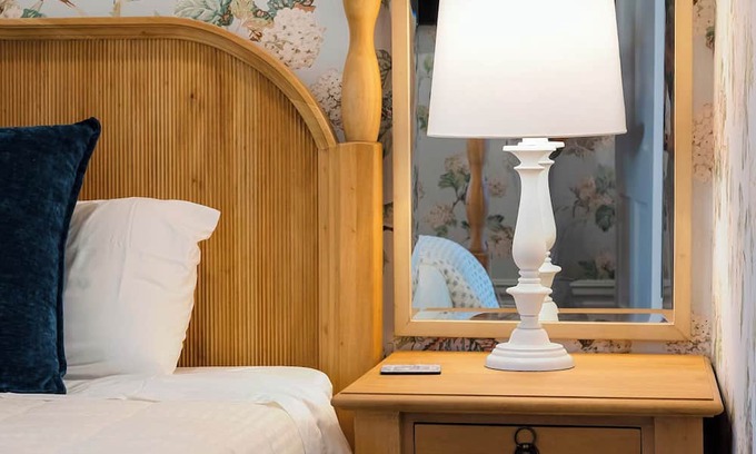 Versailles House | Pre-Launch Special Bluegrass Manor Sleeps 14 Bourbon Trl, Keeneland, Airport, UK