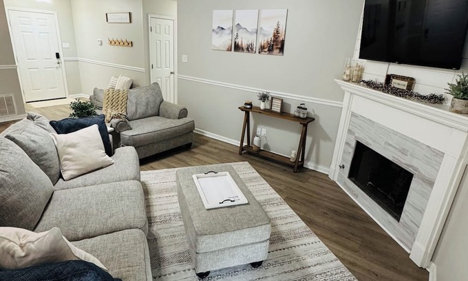 Bryant House | Your Home Away From Home in Bryant 3/2 Minutes From Everything