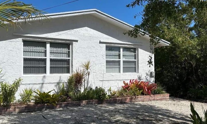 Breezeswept Beach Estates House | Cozy 2 Bedroom 1 Bath Canal Front Home On Ramrod Key