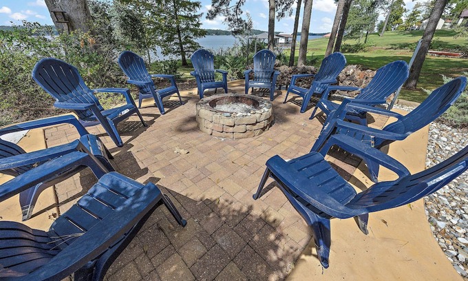 Nacogdoches House | nnWelcome to Lake Daze, your ultimate lakefront getaway on Lake Nacogdoches!