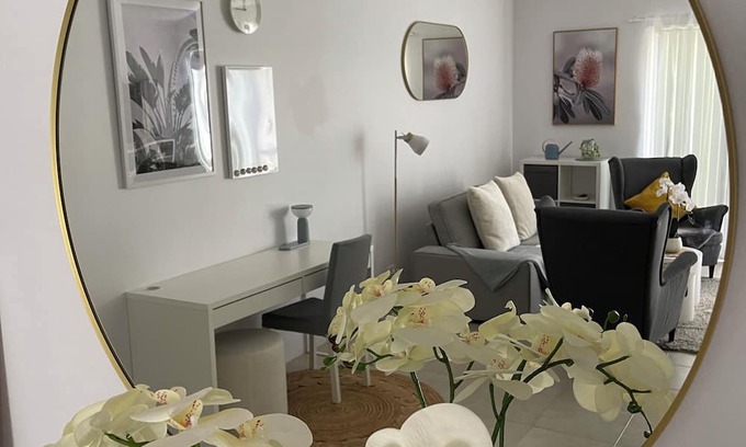 Nollamara Bed & Breakfast | Cosy White Retreat