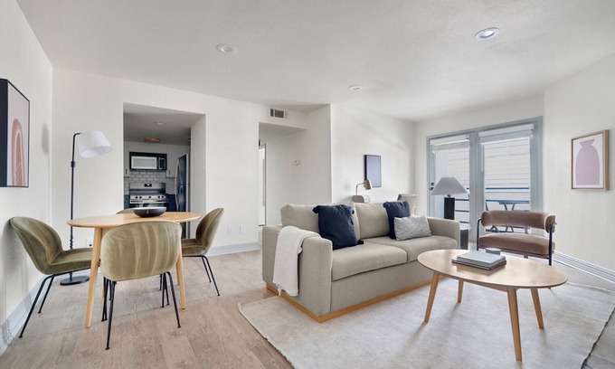 Waller Creek District Apartment | Blueground | Downtown Austin, pool, nr Texas State Capitol