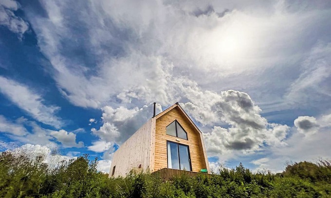 Tarset Cottage | Glamping made easy near Kielder: eco design, family fun, and endless stars.