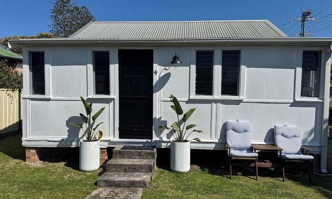 Harrington Cottage | Fisherman's Cottage - Walk to Pub, Club and River!