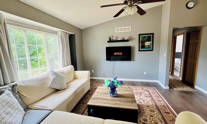 Cutlerville House | Cozy & clean 4BD house in Grand Rapids