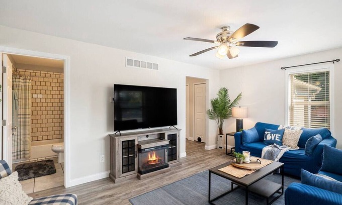 Port Austin Apartment | Stayin’ & Playin’ Cottage/Pet Friendly