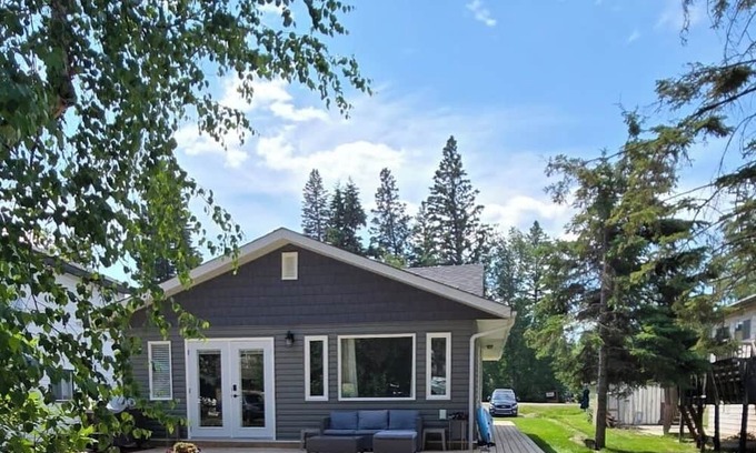 Christopher Lake Cabin | Emma Lake Sunset Bay retreat! One minute walk to the beach with large deck/yard!