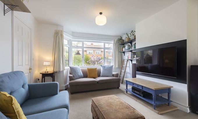 Stonehouse House | Charming 2-Bed Home in Stonehouse