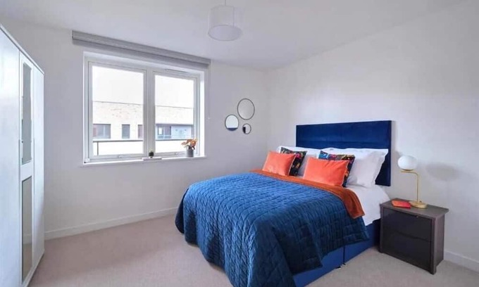 Canning Town South Apartment | Large 1 Bedroom Apartment in Canning Town close to 02 Arena, Canary Wharf