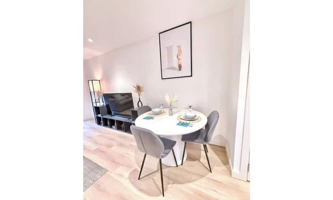 East Ham Apartment | Affordable Stays