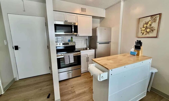 North Central Omaha Apartment | The Benson Summary: F