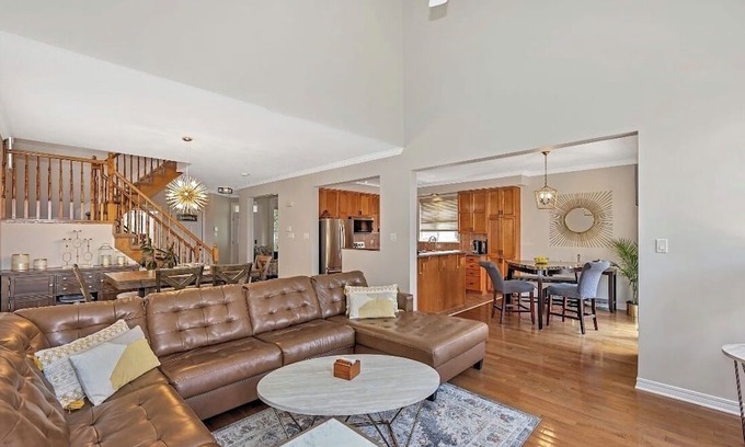 Cardinal Creek House | Comfortable, chic, 4 beds house in Orleans, calm, family oriented neighbourhood.