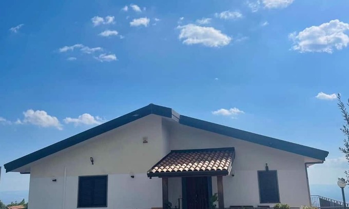 Belpasso Villa | Apartment 'Oasi Dell'Etna' with Mountain View, Wi-Fi and Air Conditioning