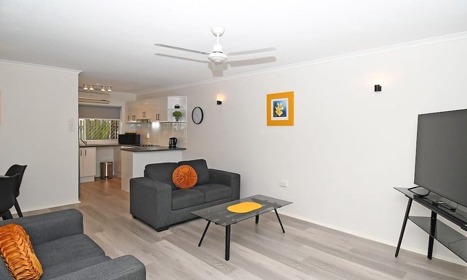 Torquay House | Coast Spacious Two Bedroom 1 Bathroom Apartment