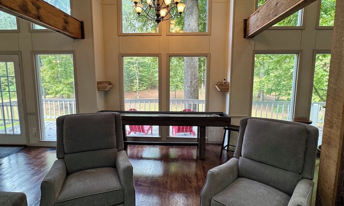 Duncanville House | Legends Lodge: A woodland retreat near University of Alabama!