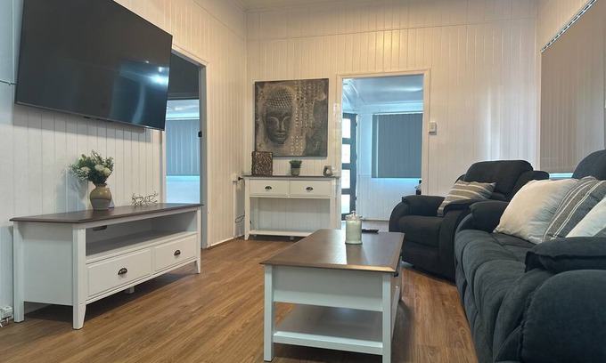 Pialba House | Barefoot Bliss - 4 bedroom home away from home